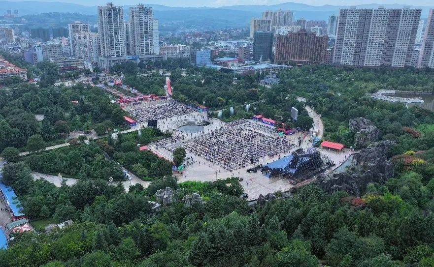 匠心秘制近30年阳光岁月宣威市阳光食品有限公司阳光饼屋创新多个食品