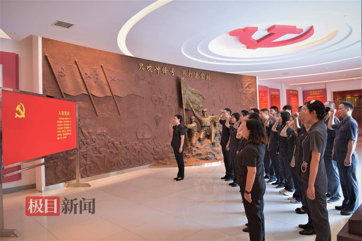 武汉军事法院联合武汉中院民一庭开展"学习强军思想,共筑钢铁长城"