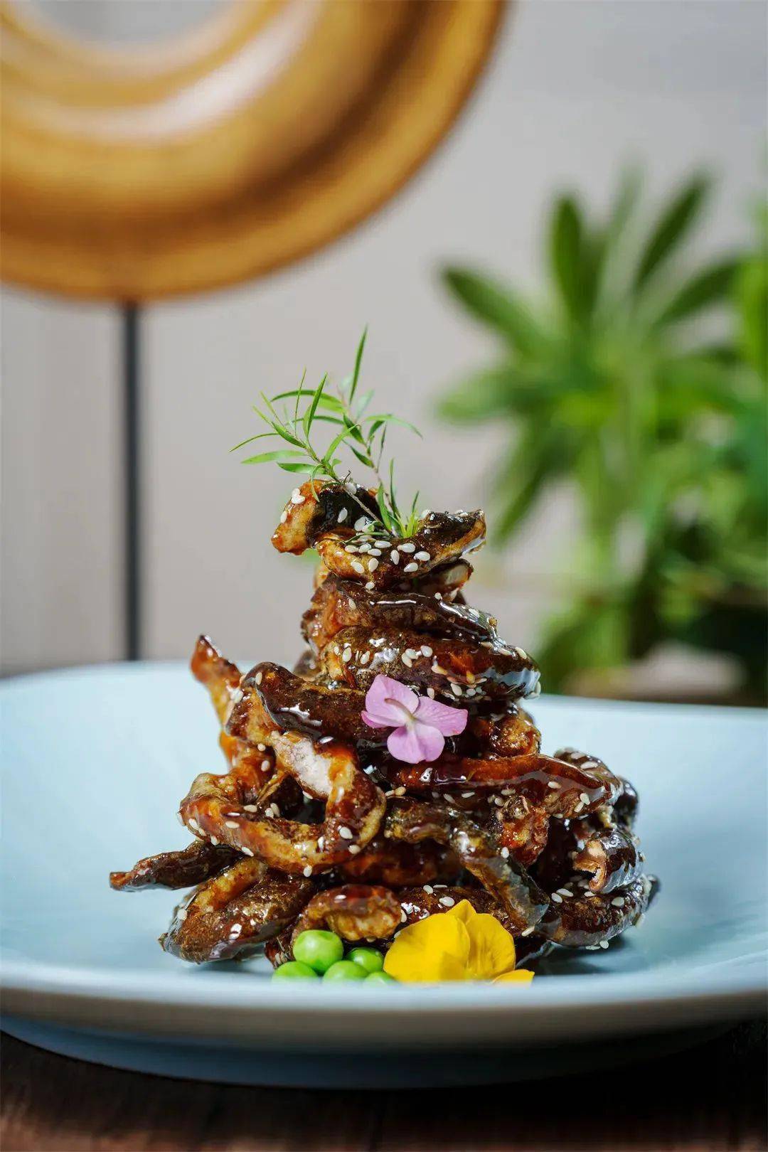 砂锅啫野生河鳗.十年花雕肉饼蒸白鱼.微山湖汪鱼丝.咸柠檬炖水鸭.