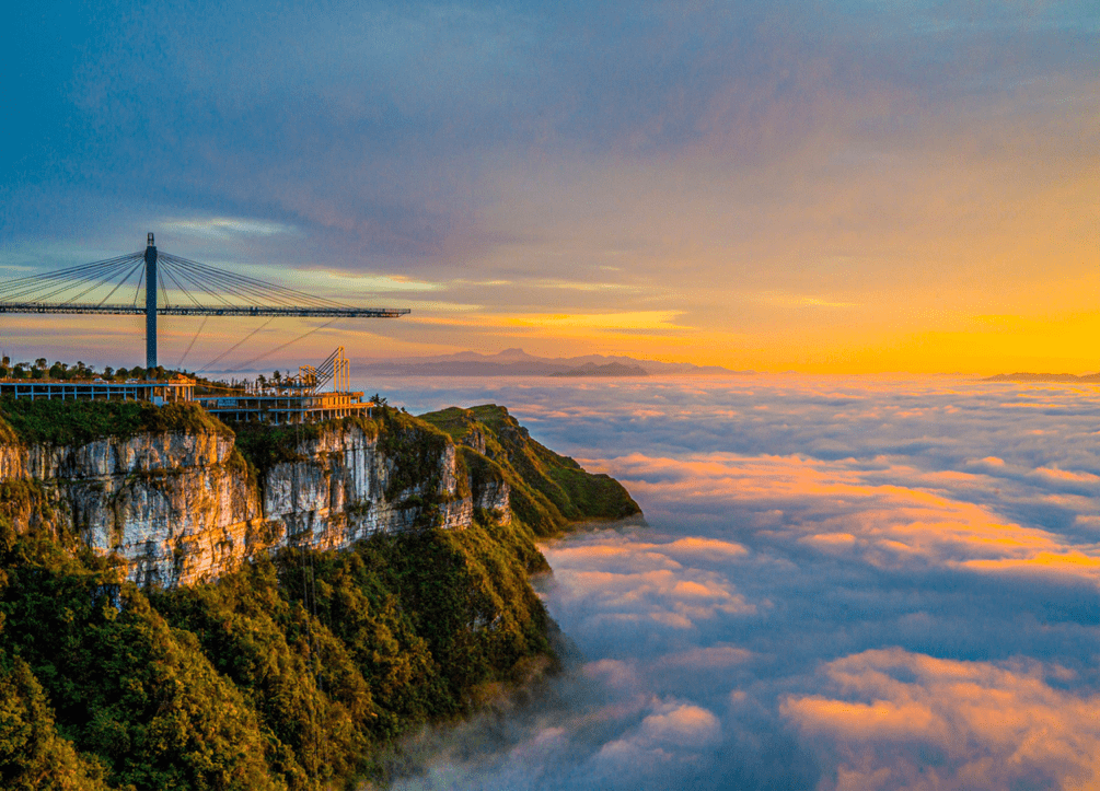 贵州石阡:游客争相打卡悬崖上的"空中飞人"_景区_仙人_旅游