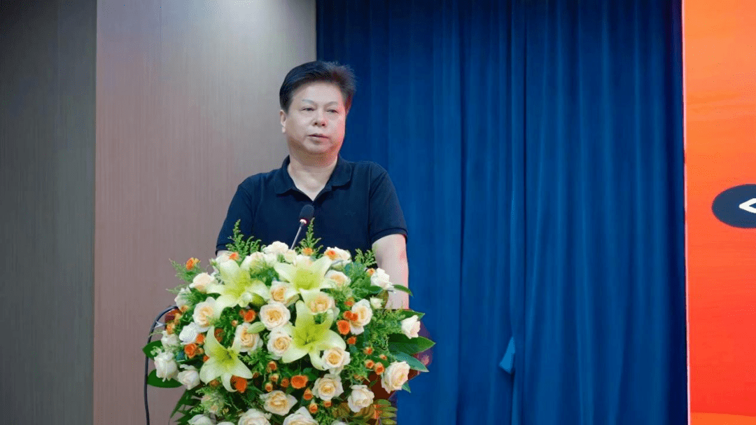 在当天的成立大会上,市人大常委会原副书记,副主任,一级巡视员刘连生