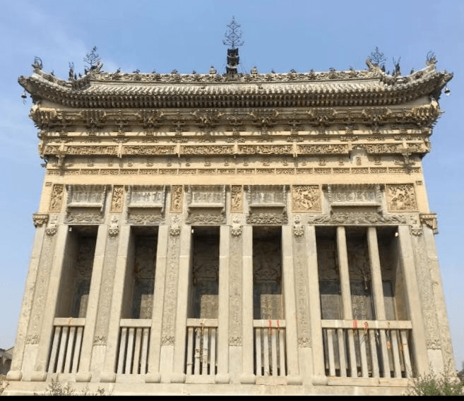 楼身约高15米,六间,单檐歇山顶.