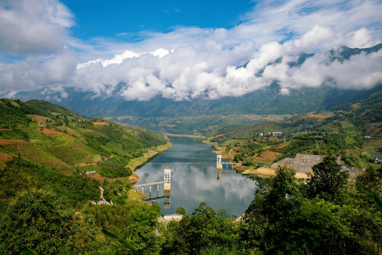 拍摄地点:泸西县南盘江 焦荣兴 摄拍摄地点:泸西县南盘江 焦荣兴 摄