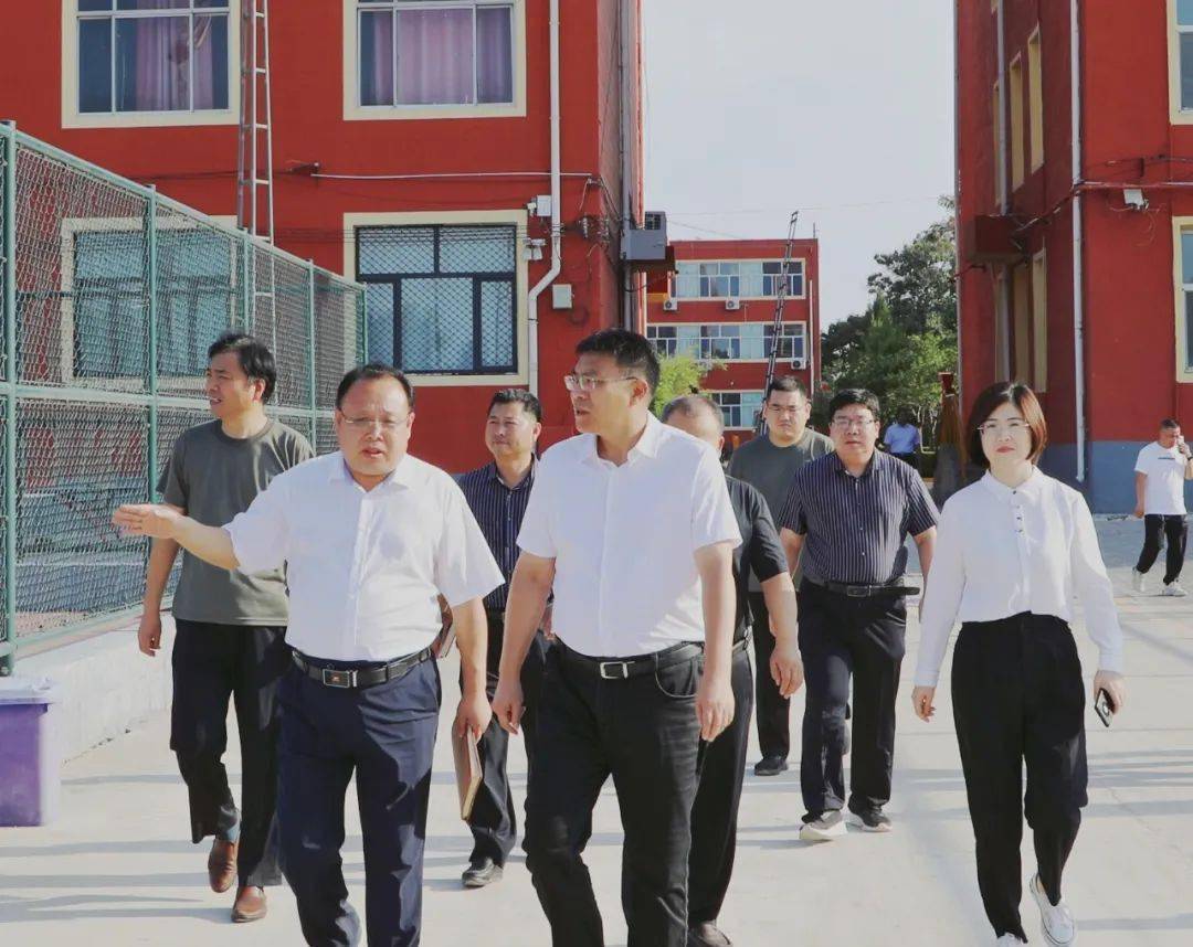 王涛一行先后来到唐邱中学,宁晋中学,刘路小学,宁晋十中等地,详细了解