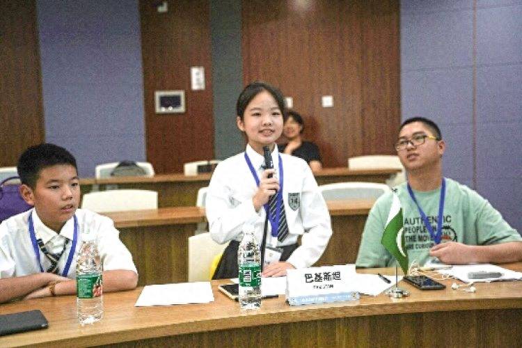 杨浦少年变身“小小外交官”,在这场模拟联合国峰会中展示自我 杨浦少年变身“小小外交官”,在这场模拟联合国峰会中展示自我