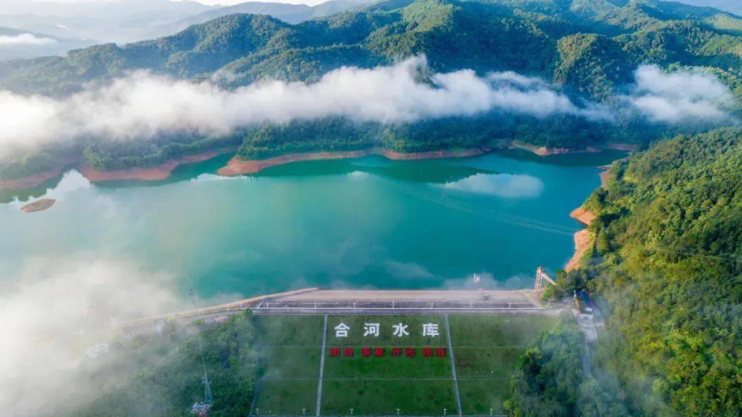 新兴大江镇地处新兴县西南端.这里境内有个云浮市