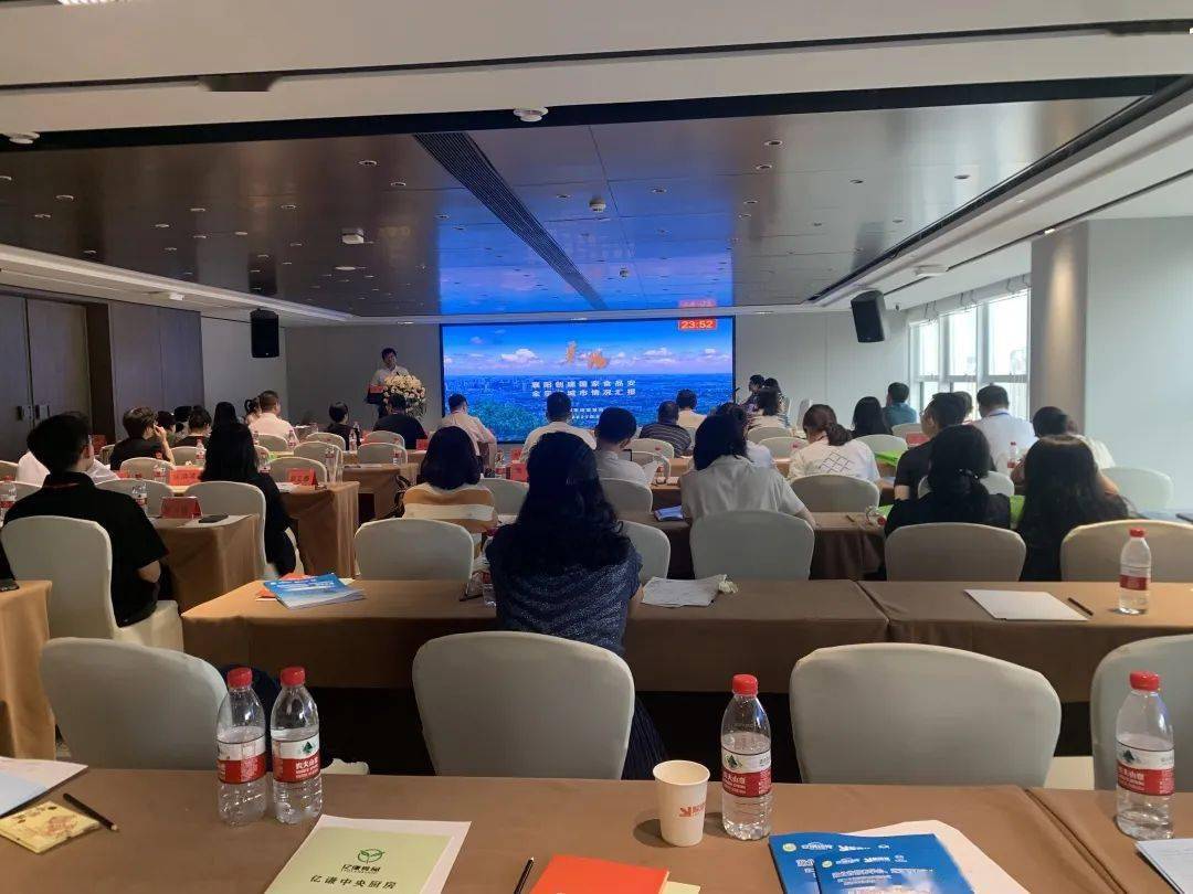 王迪在学术交流会上讲课_襄阳市_工作_市场