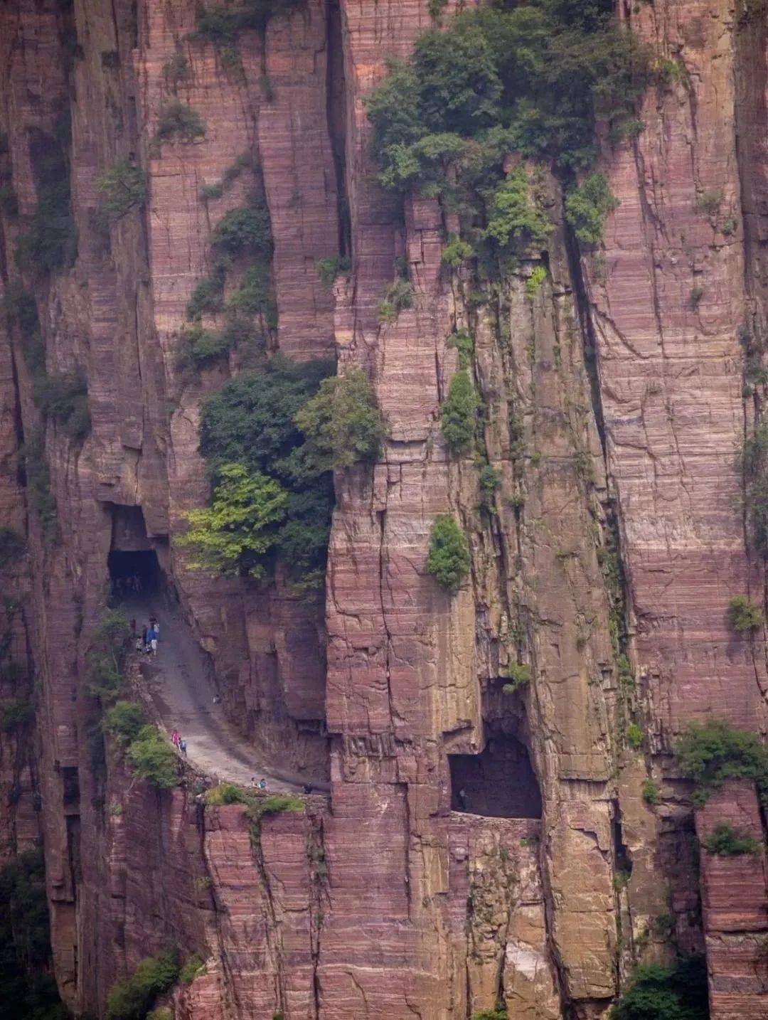 山西的挂壁公路有多牛？_太行_绝壁_王莽岭