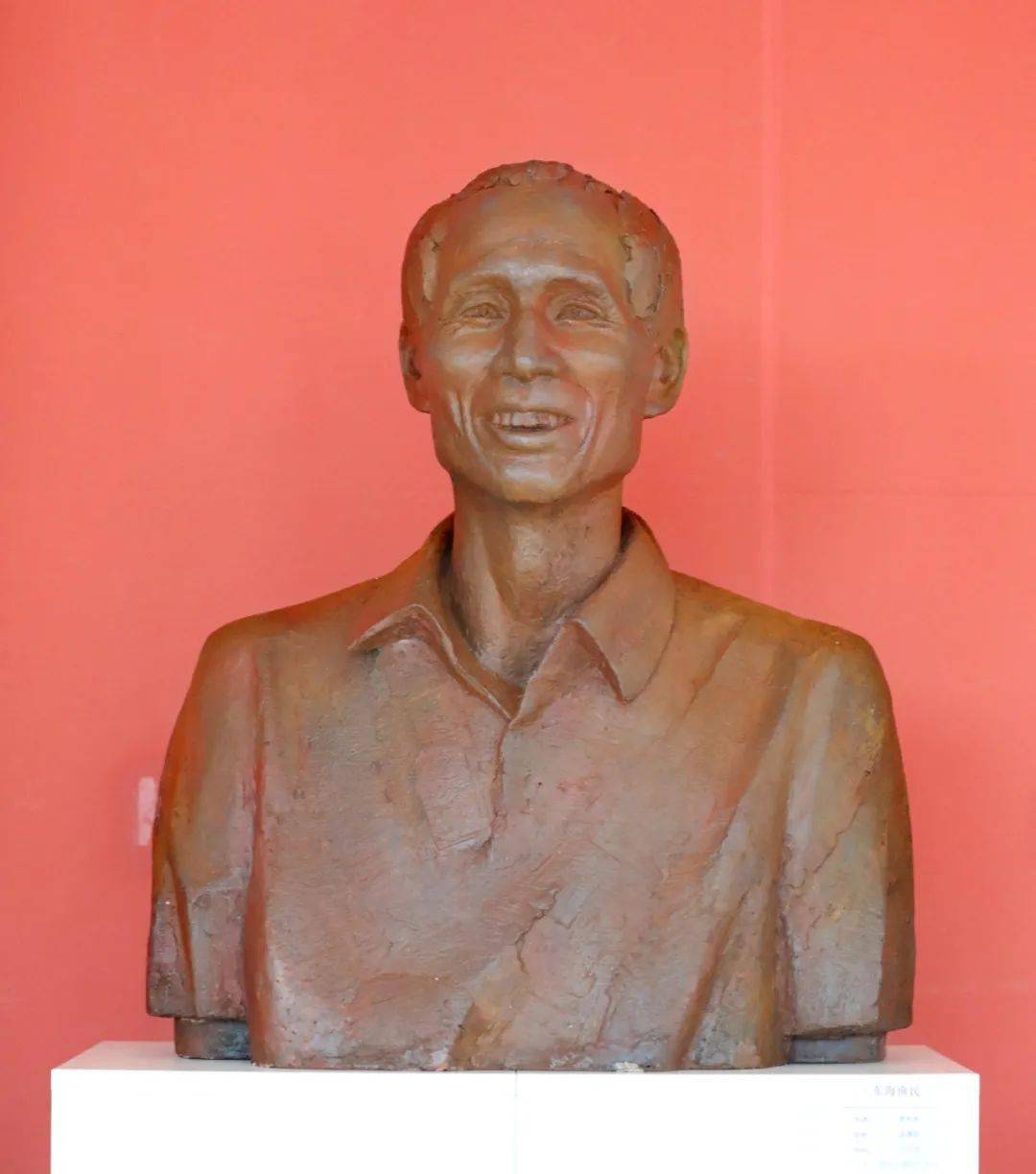 李柏林《东海渔民》玻璃钢60cm×30cm×60cm2018年薛冰心《华年》树脂