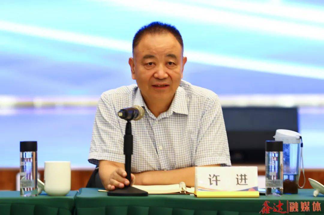 北京大学教授许进作为专家委员会代表分享了前沿的区块链技术以及数据