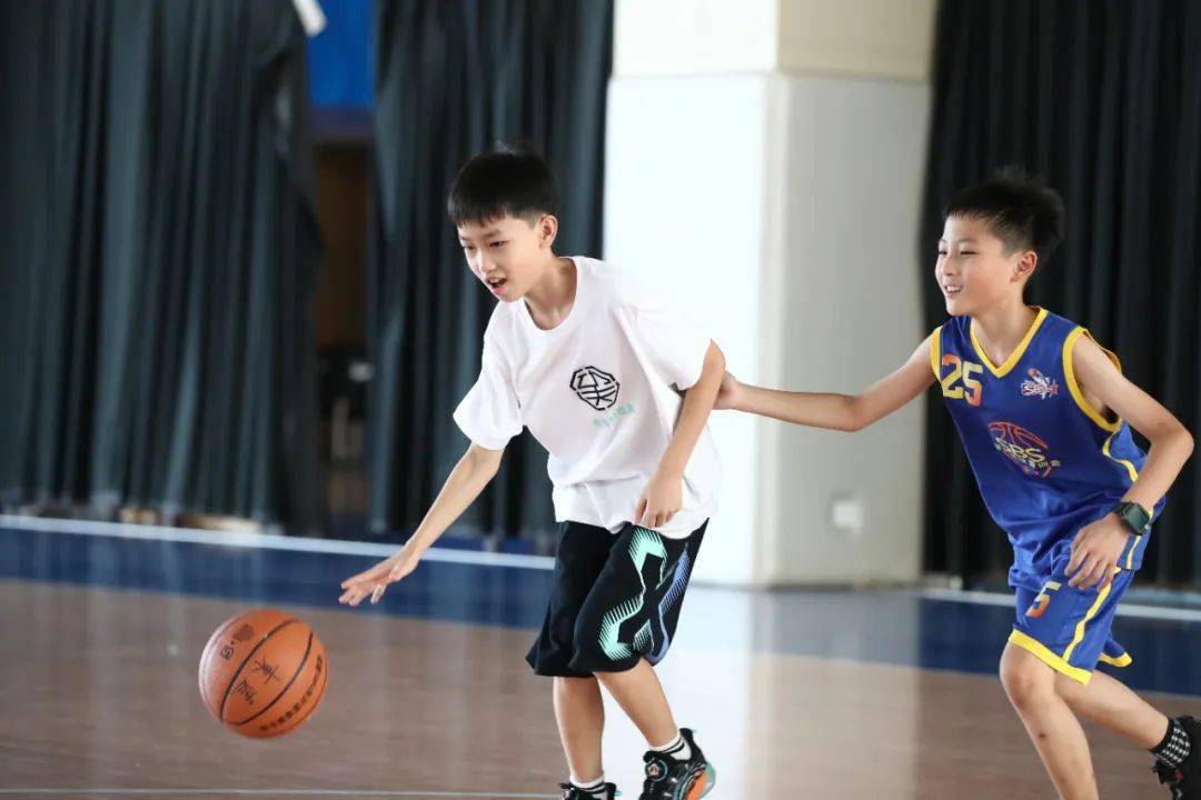 随着暑假进入倒计时,2023年福建sbs浔兴篮球青训营暑假班第三期训练班
