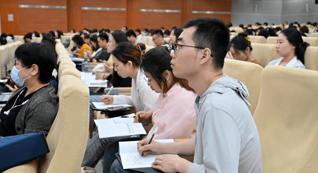 东直门中学召开教师全员实训会
