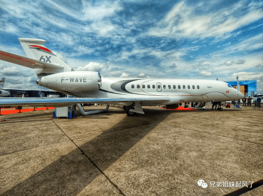 58米的宽度,在公务机领域属于第一架超宽体公务机.