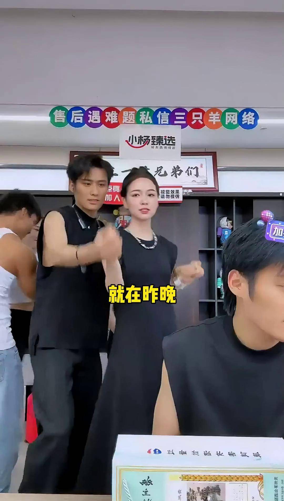 把大杨嫂的手划伤了经历了这次的教训大杨哥应该会更加小心了