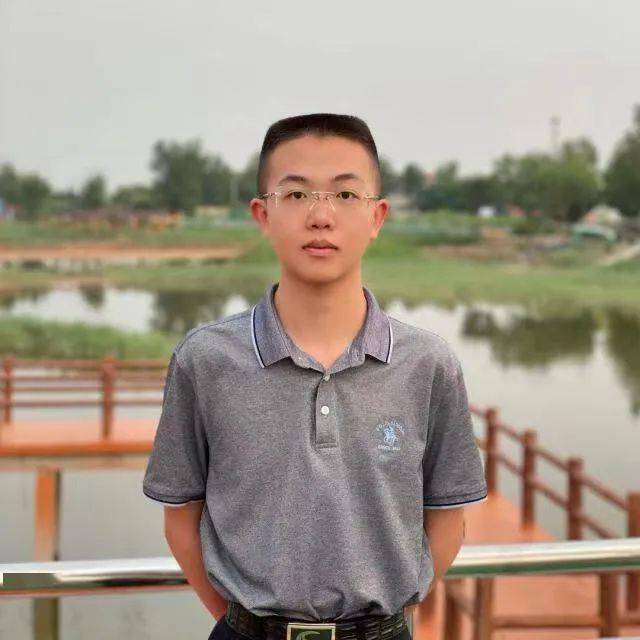 王花石:本名王浩宇,山东省滨州市沾化区下洼镇张王一村人,德州学院