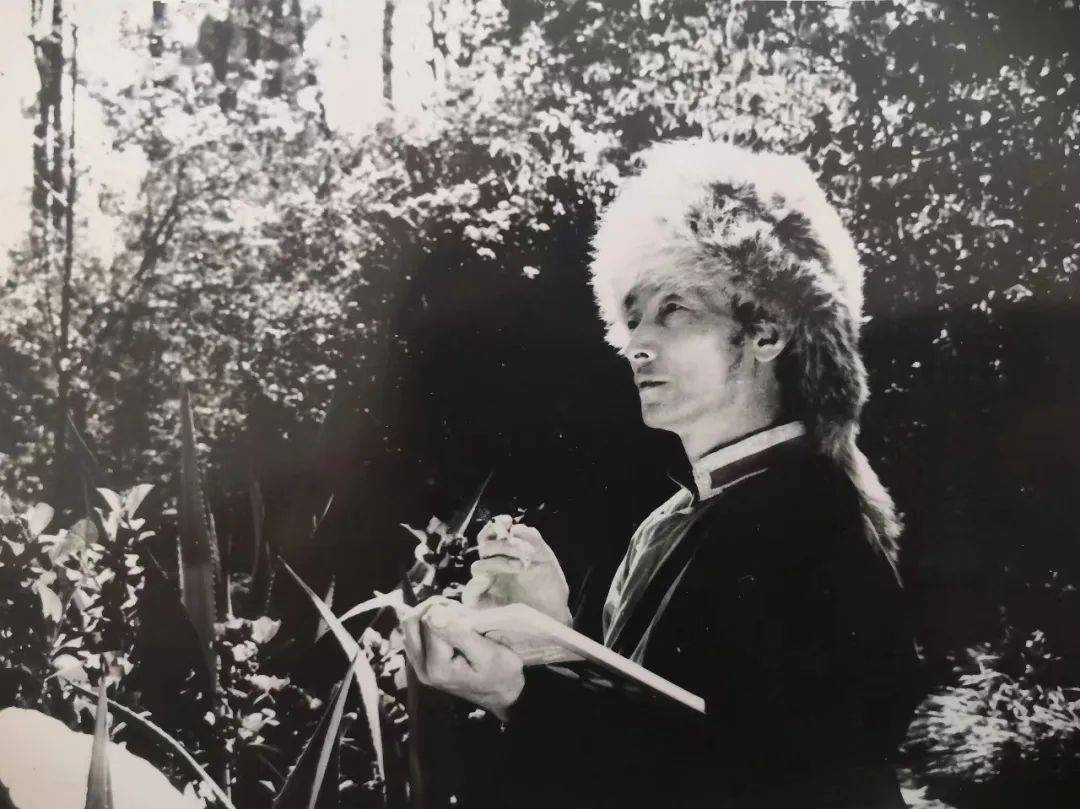 作者简介:饶阶巴桑,藏族,1935年出生,云南德钦人.