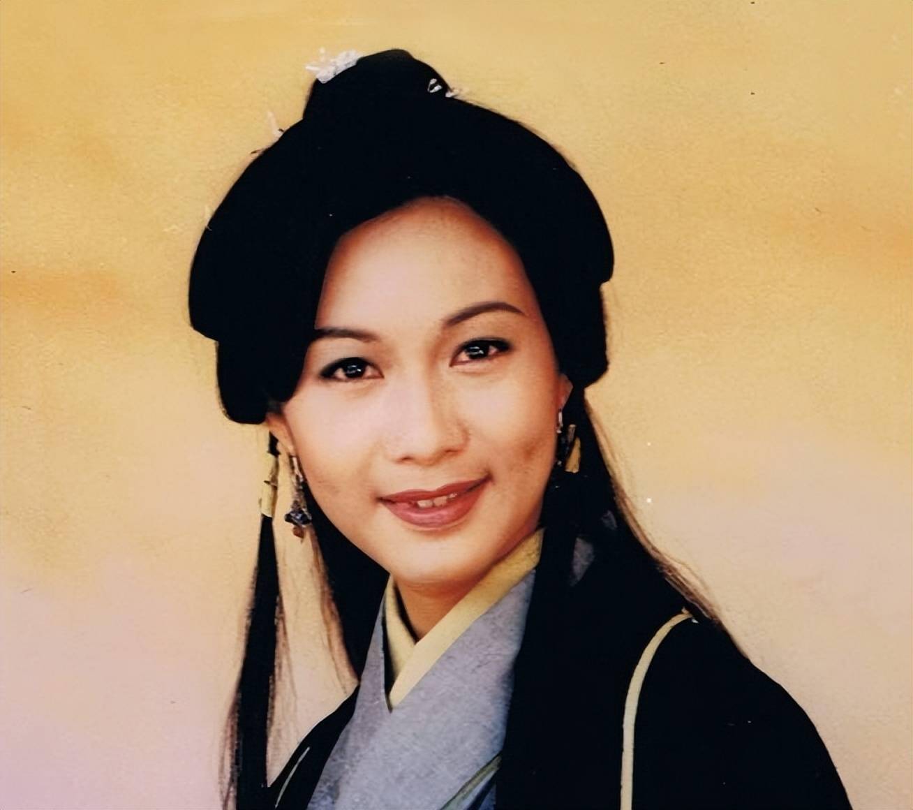 她是"最美木婉清",曾与谢霆锋秘恋3年被雪藏,如今52岁怎样了_赵学而