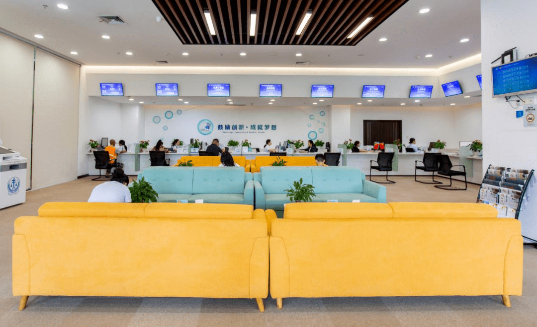 媒体聚焦丨长江云新闻报道我行开设武汉新城中心片区首家公积金窗口