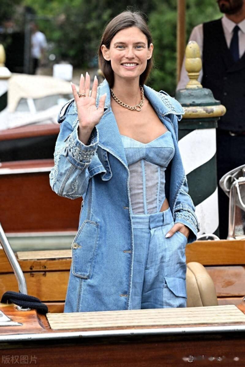 比安卡-巴尔蒂第80届威尼斯电影节期间抵达码头_时间