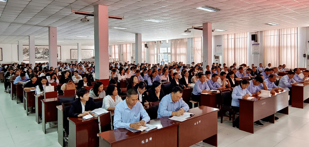 老君台中学老师图片图片