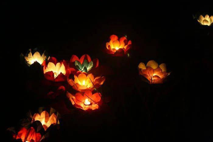 中元节:点一盏心灯,愿天堂的亲人一切安好!_逝者_生者_人间