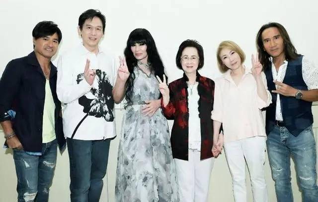 "尤秋兴,他的声音是亮 高,颜志琳,是厚 沉,合在一起,在频率上讲,是