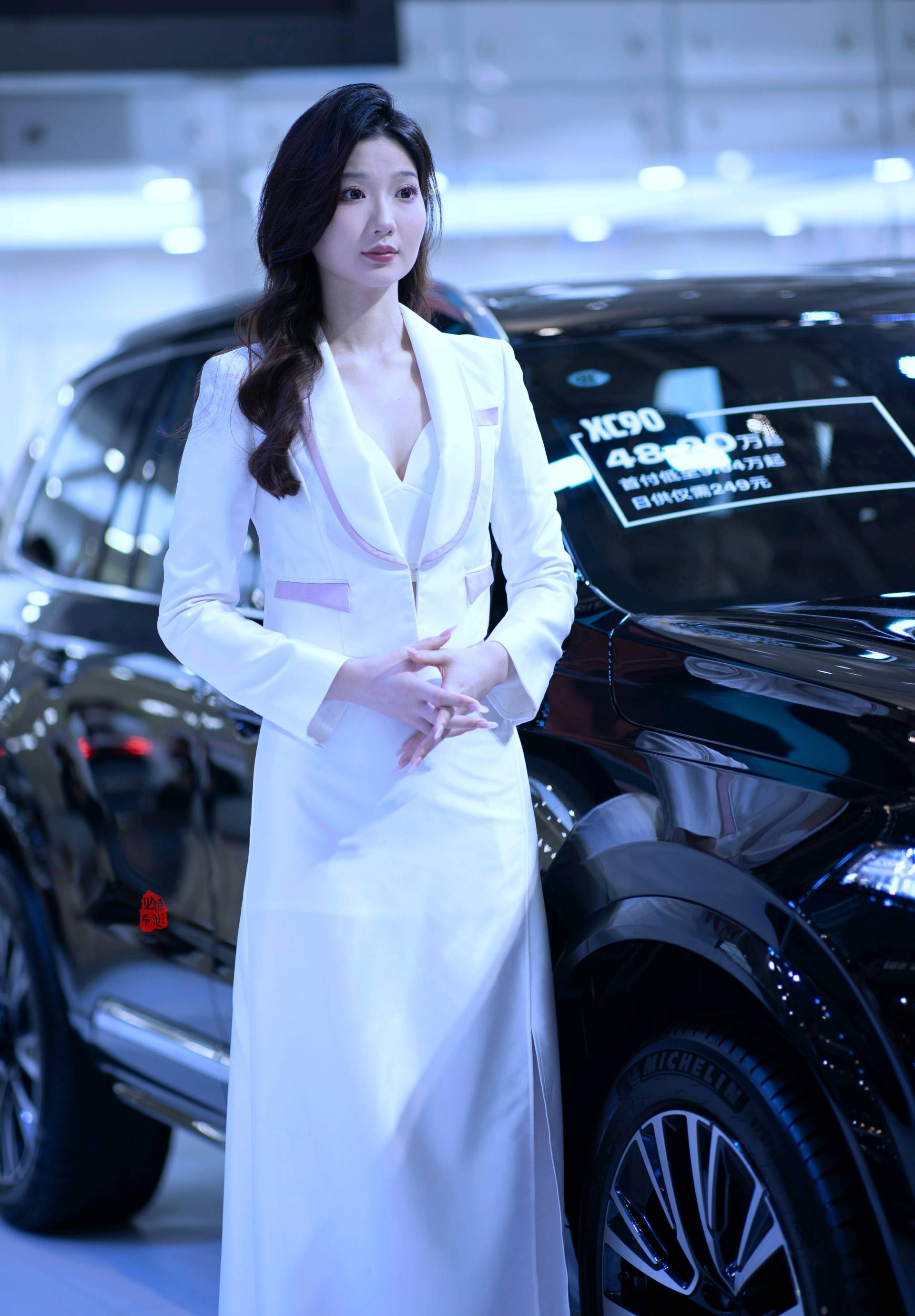 齐鲁车展美女如云,香车靓模令人目不暇接_搜狐汽车_搜狐网