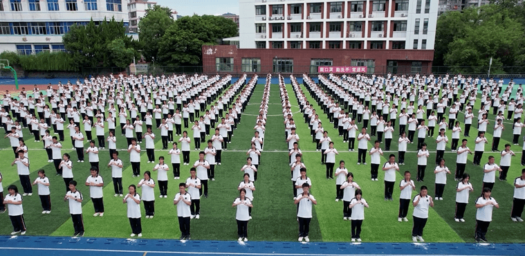 古田一中开展2023级高一新生军训暨国防教育活动_祖国_步伐_汇演