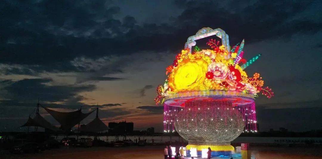 2023第四届盘锦辽河湿地国际灯会暨第二届草雕艺术节开幕