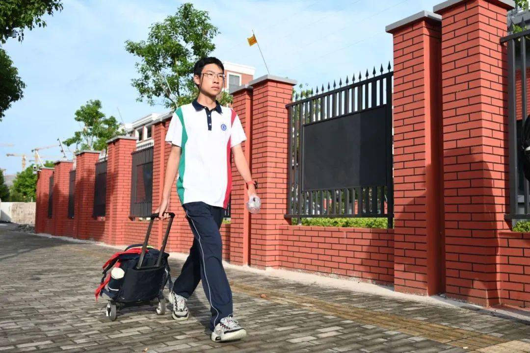 沉稳又带着活泼整体延续了学校质朴,大气的风格新川中学(妙川路分校)