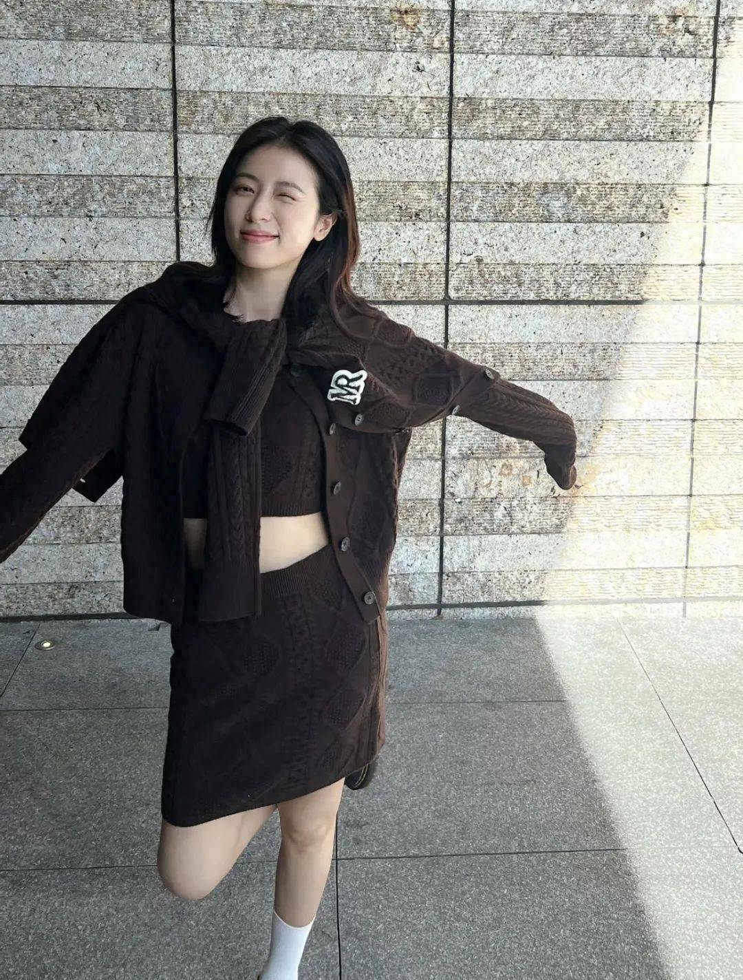 松弛感≠显胖,得学孙千周雨彤这一招!_外套_身材_纯色