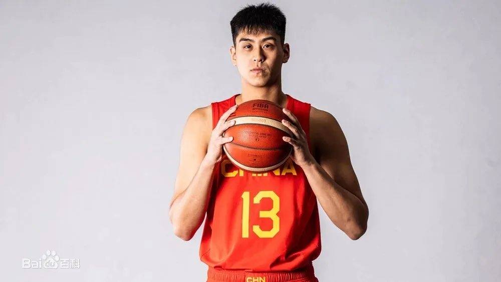 吕加晖今年19岁,司职中锋,身高2.