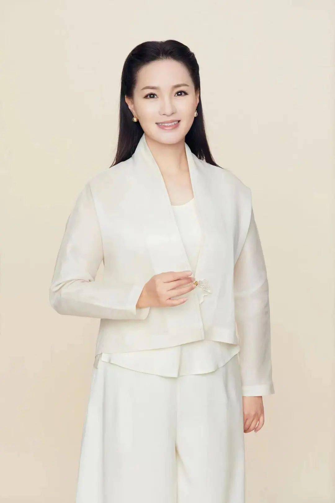 著名女高音歌唱家雷佳《源远流长 寻根之旅》民族民间歌曲专场音乐会