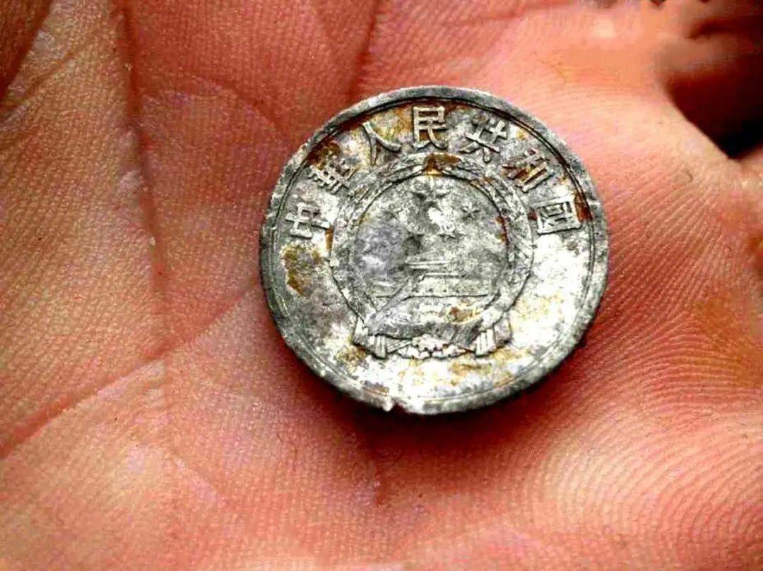 一分硬币现在价值100元？这个年份的很少见，你家里有没有？_搜狐网