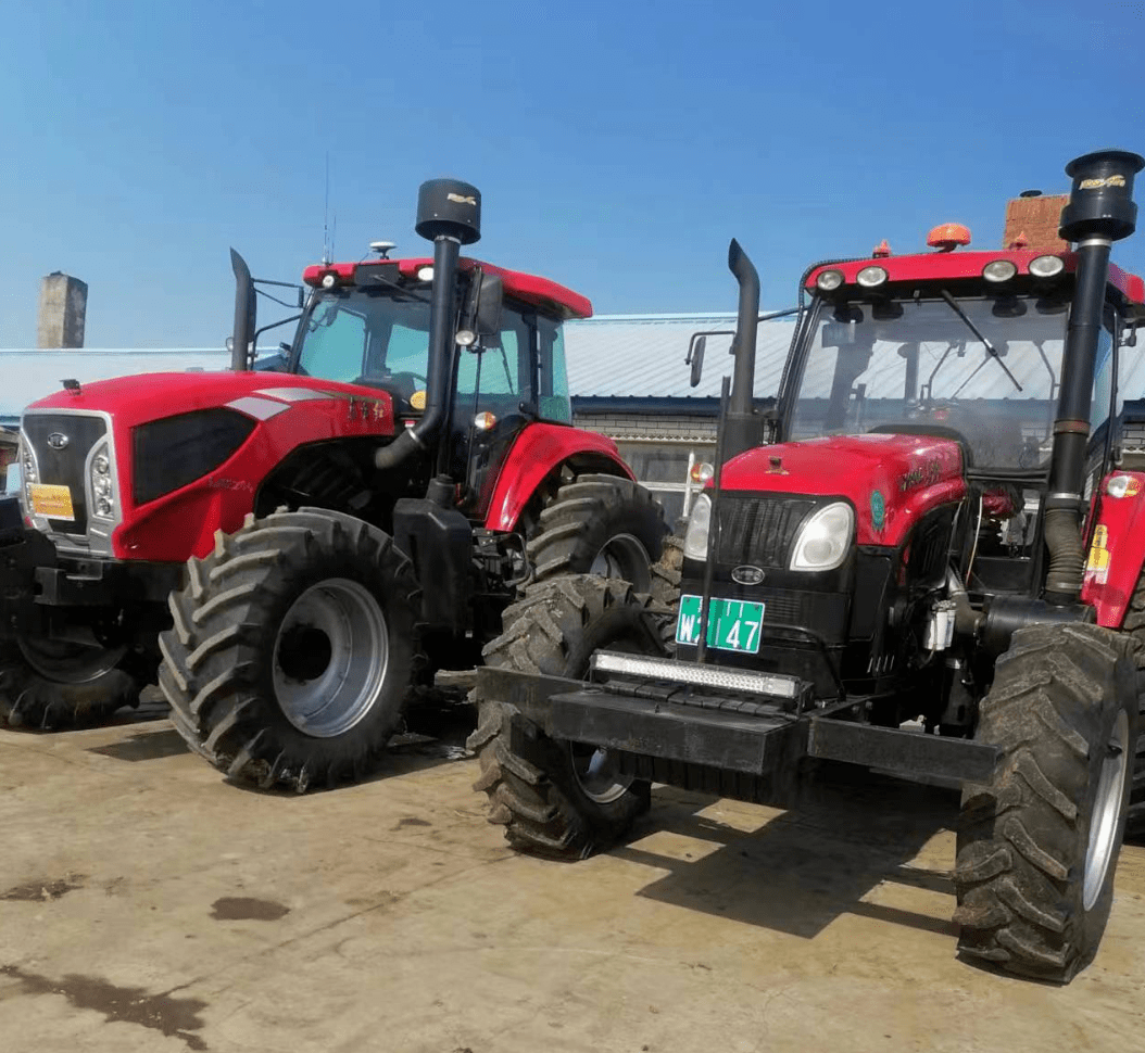 据赵伟介绍,自2017年购买第一台东方红lx1304拖拉机后,自己的深耕作业