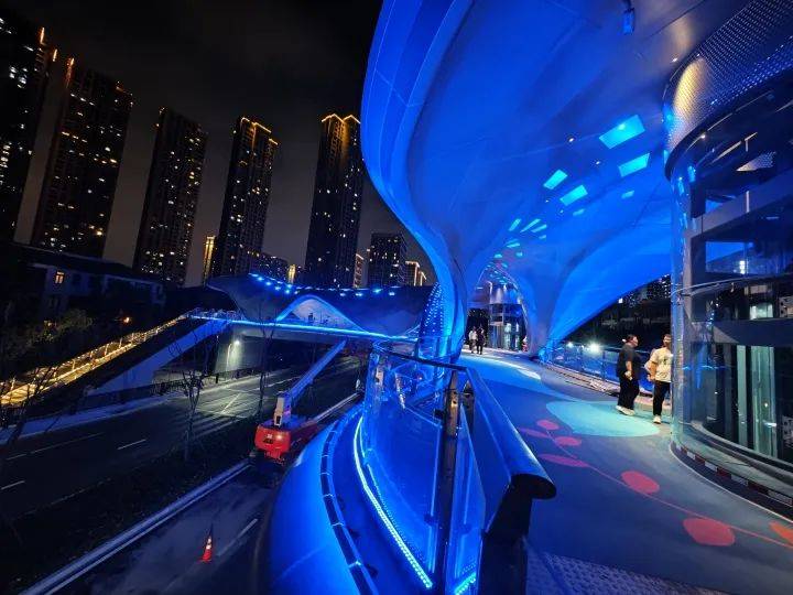 亚运前,杭州又添"科幻大作"!市民:又一个网红打卡点_天桥_王毓彬_罩棚