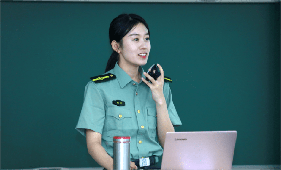 这位清华女生退役后,成为"北京榜样"_王晓丽_时间_部队