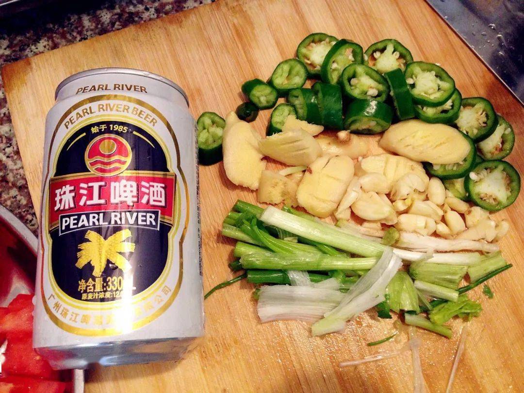 啤酒番茄煮一锅,香到炸裂,汤汁泡饭炫两大碗!_啤酒鱼_阳朔_时候