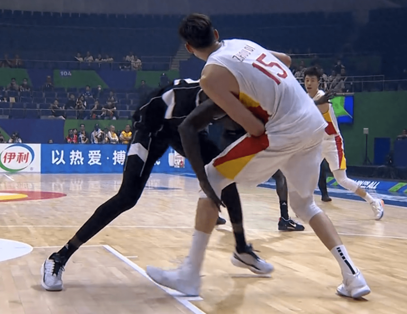 世界杯最大事故,塞尔维亚巨星被一肘打掉肾脏!