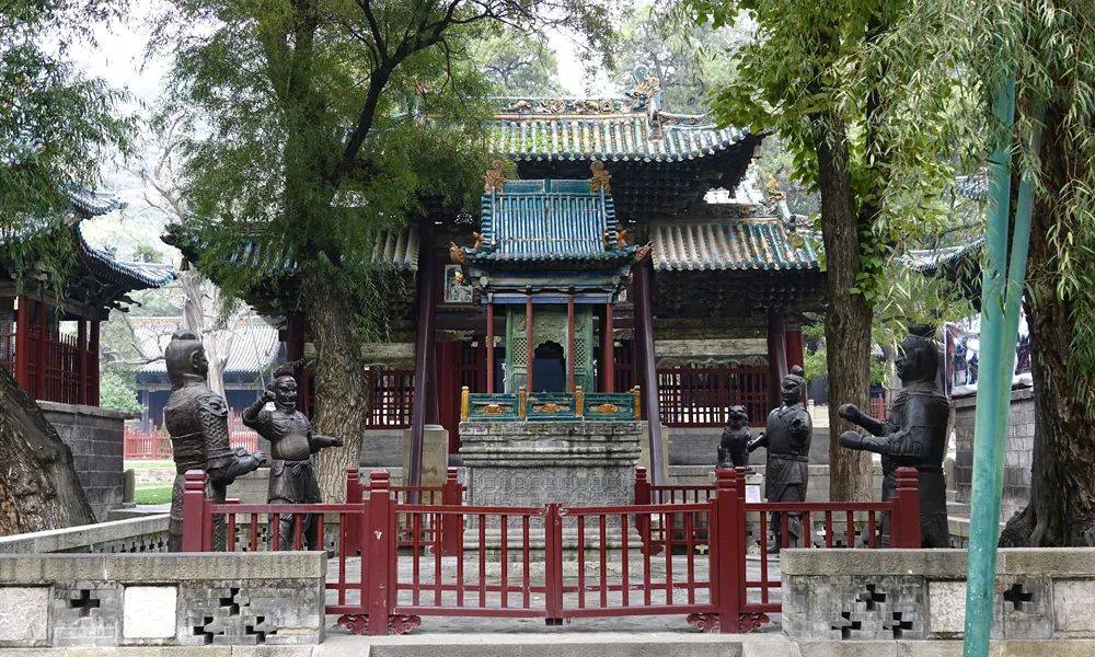 (晋祠献殿)(晋祠金人台)游览有得学员:哇,真有这么传奇的事情?