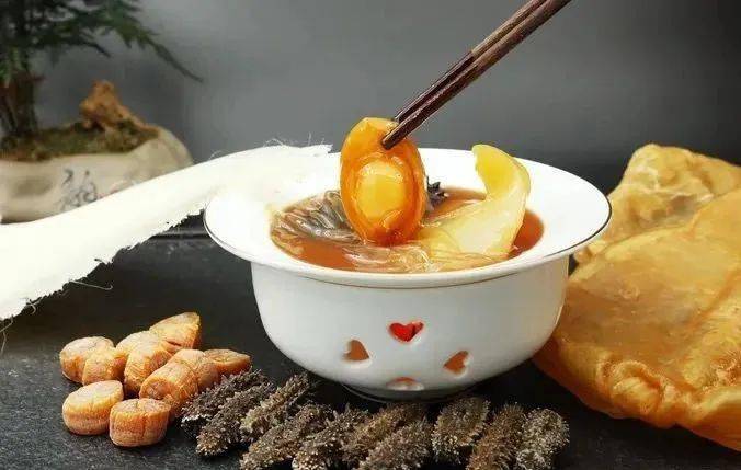 菜肴餐厅菜品以淮扬菜融入传统与现代元素每个包间设计精致典雅上巳