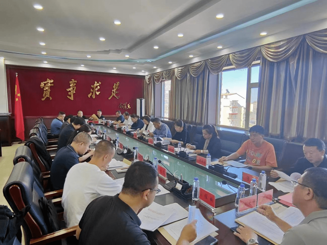 区人大常委会主任刘文博主持会议,副主任彭鹰,周宪芝,姜冬梅出席会议.