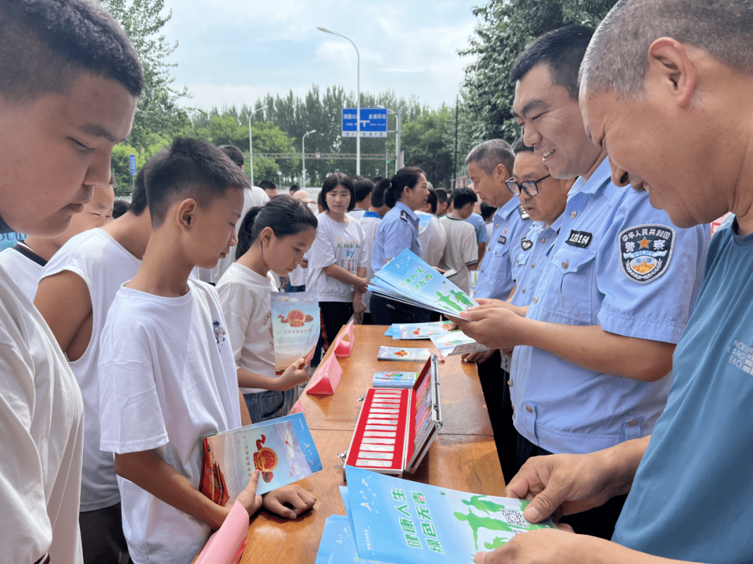 区禁毒办联合双口戒毒所,梅厂镇人民政府走进梅厂镇中学开展禁毒宣传