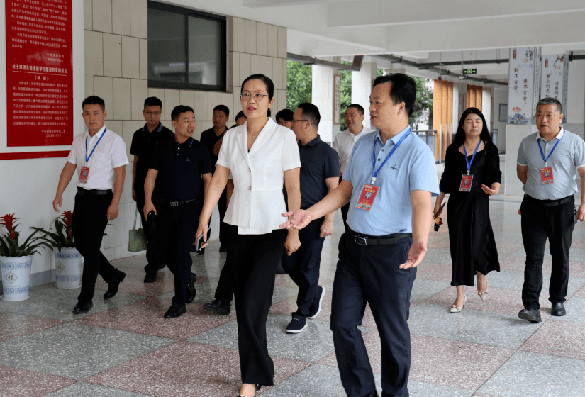 涂娟先后来到长工实验学校,马鞍山实验学校,容城学校,新河中学等学校