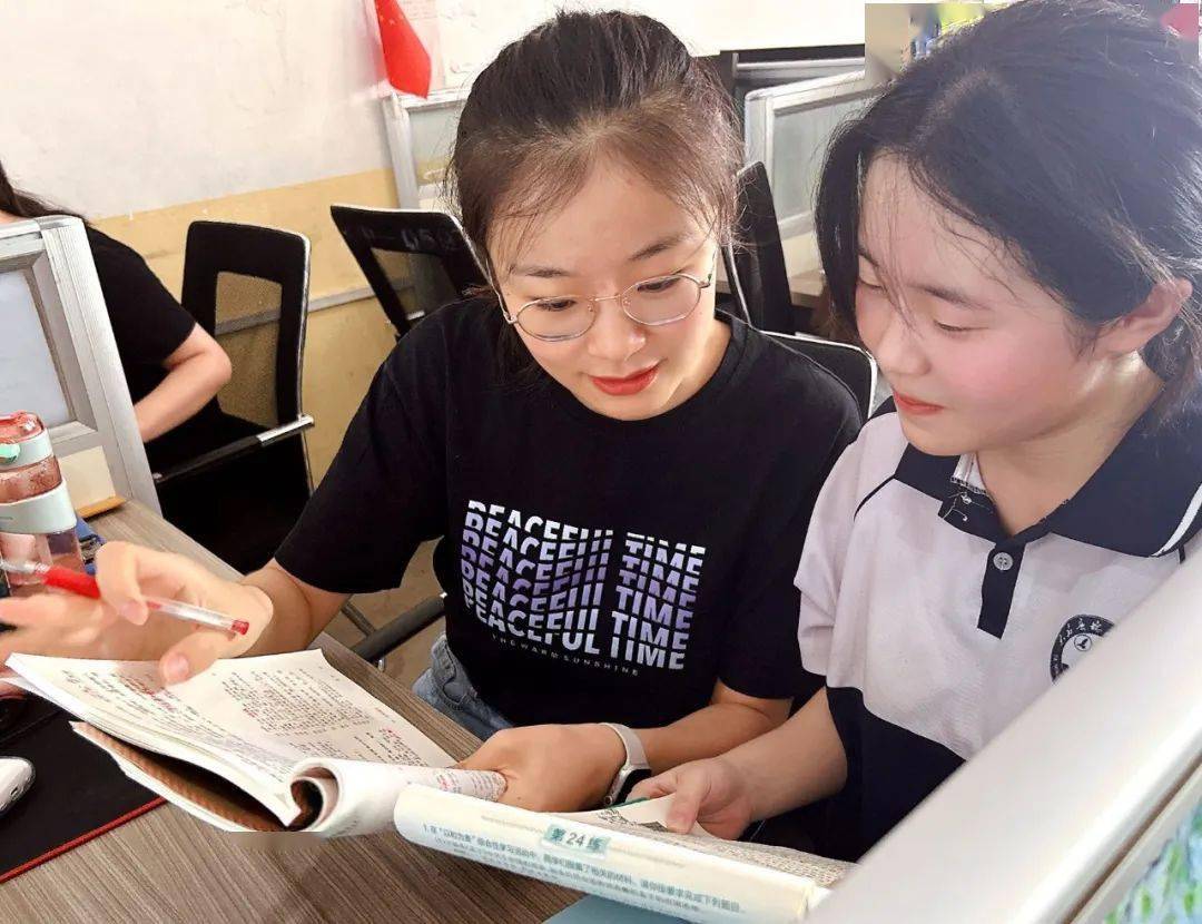 顾教师之所顾在年级工作中,我经常会与各科老师们交流沟通,了解各学科