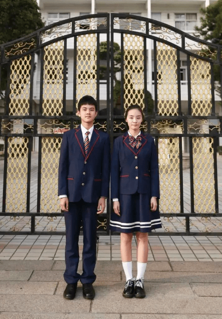 开学美育第一课,东莞学校校服现场直击_设计_笔者_外国语学校