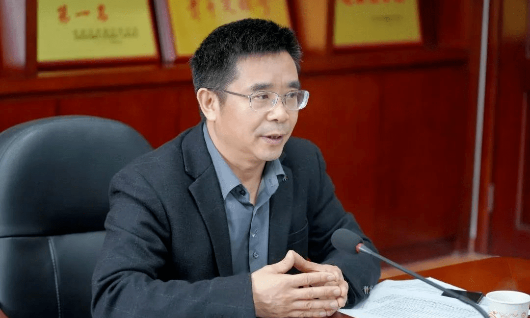 长郡斑马湖中学 罗武祥邱琼,中学高级教师,湖南省"楚怡"教学名师,长沙