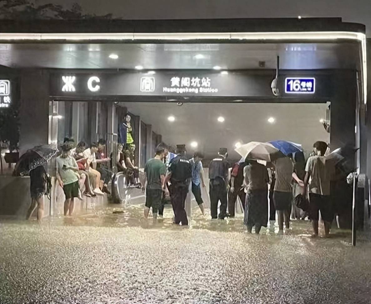 广东21市大暴雨！多地出现严重水浸、山体滑坡、塌方！图片太震撼……_市县