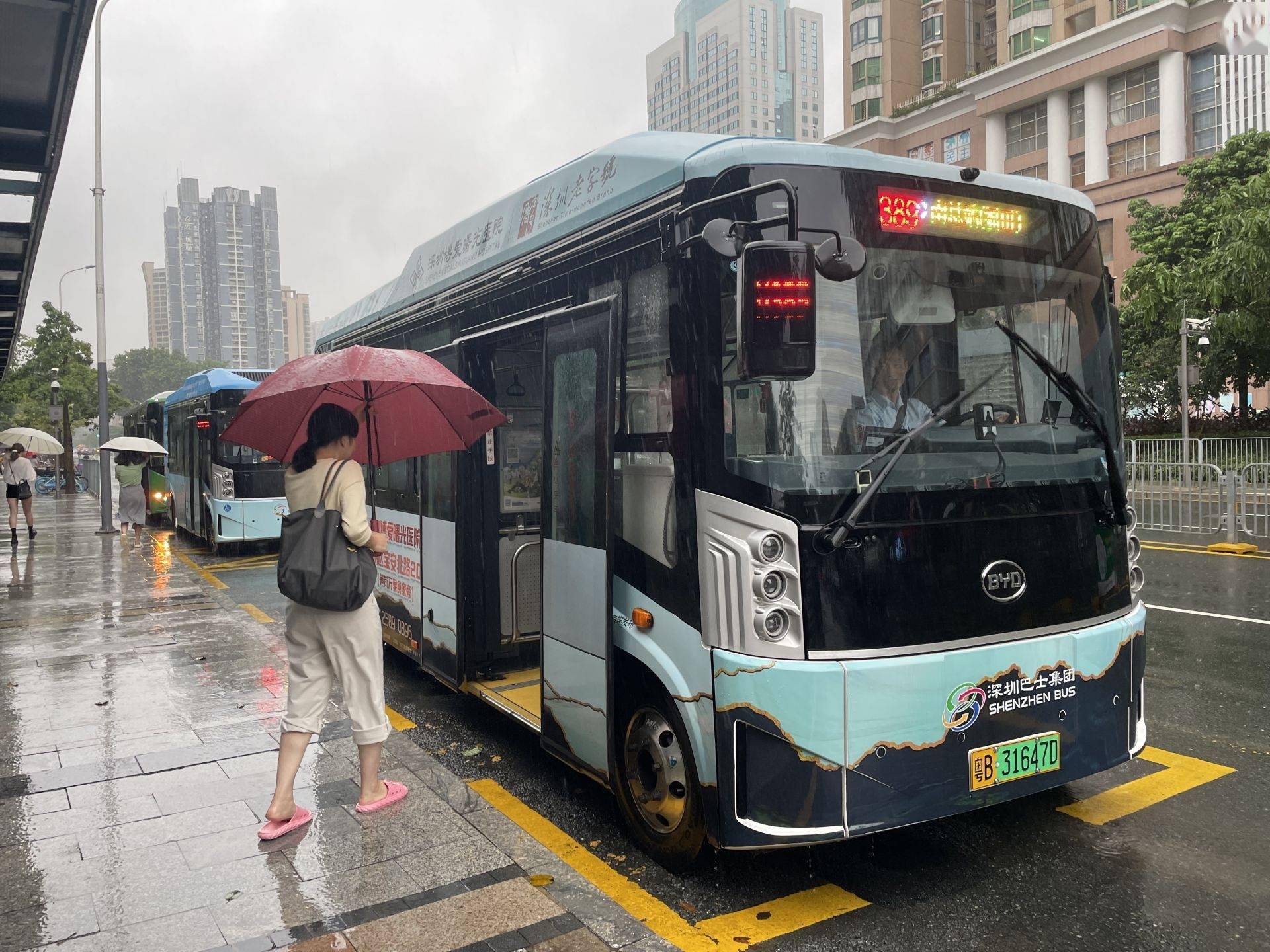 今晨早高峰,深圳地铁公交有序保障市民上班_运营_福田_影响