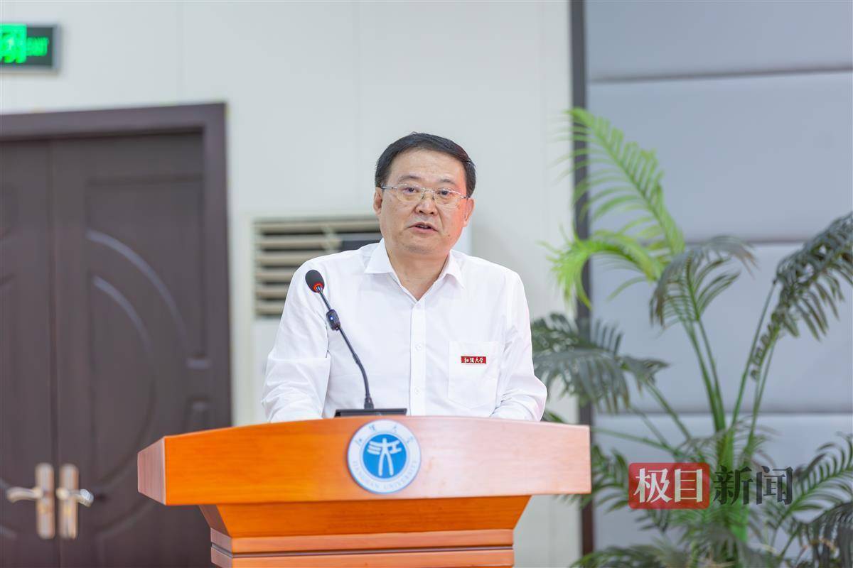 江汉大学党委书记覃道明:好老师是学生对母校最美好的永恒记忆_校友